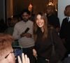A inauguração da nova loja da Mondepars reuniu uma multidão em São Paulo. Sasha Meneghel apareceu sorridente e acenou para os fãs que acompanharam o evento