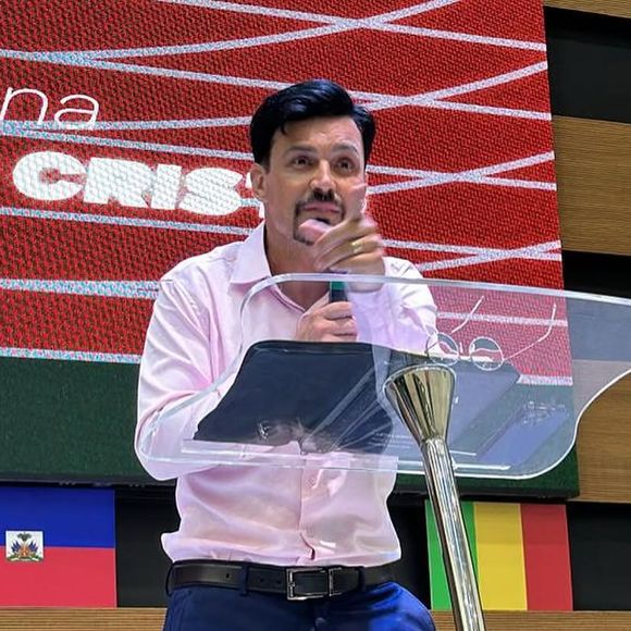 O pastor Flávio Amaral, da Igreja Evangélica Ministério Libertos por Deus, causou polêmica nas redes sociais após um discurso sobre a depressão do Padre Fábio de Melo