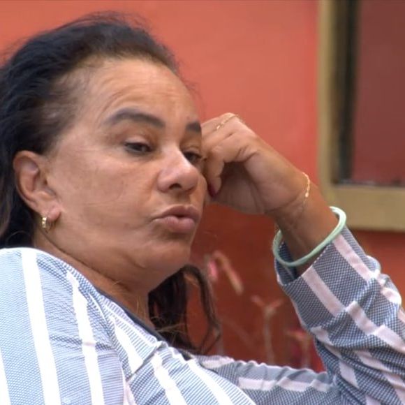 Já na área externa, em conversa com Gabriela e Chaiany, Solange disse achar que a punição foi tomada propositalmente