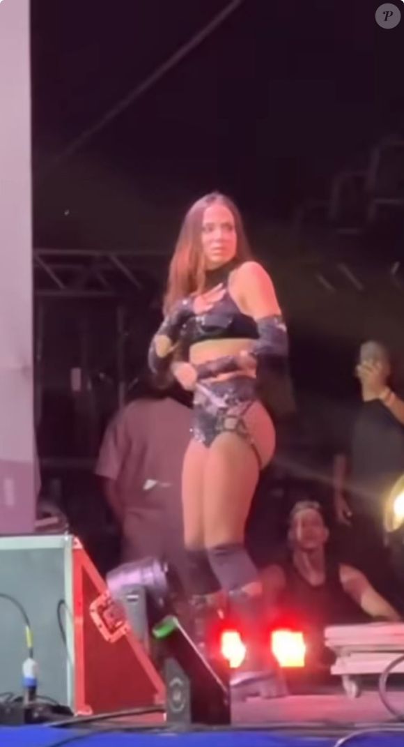 Anitta encara invasão de palco durante show e não deixa barato: ‘Veio correndo igual zumbi do Walking Dead!'