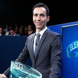 César Tralli nas Eleições 2018, quando foi elogiado por seu trabalho frente à bancada de debates