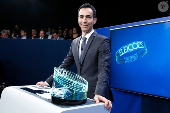 César Tralli nas Eleições 2018, quando foi elogiado por seu trabalho frente à bancada de debates