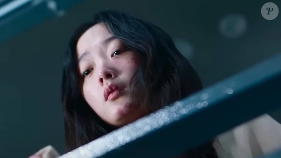 O final de Você Estava Lá, novo k-drama de suspense da Netflix, explica o destino de Eun-su e Hui-su após o assassinato de Jin-pyo e detalha como a confissão das protagonistas fecha a trama