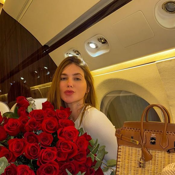 "As pessoas que puxam a própria pele até o ponto de causar danos e feridas podem ter a condição e devem buscar ajuda médica e psicológica", alerta a especialista sobre a condição de Virgínia