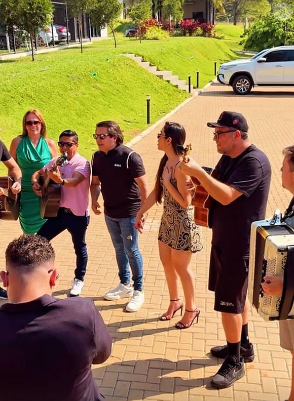 Giovani não fez questão de esconder o romance