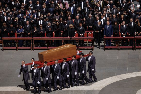 Vários líderes mundiais marcaram presença na despedida do Papa Francisco.