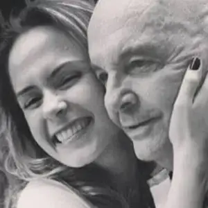 Pai de Ana Paula Renault apresentou desidratação, o que o levou à internação