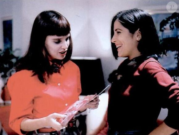 Na versão original de "Vale Tudo", exibida em 1988, Solange (Lídia Brondi) era uma jornalista de moda muito consciente no mundo fashion. Diferente da Maria de Fátima (Glória Pires), que apenas perseguia grifes sem compreendê-las, Solange tratava a moda como expressão cultural e comportamental.