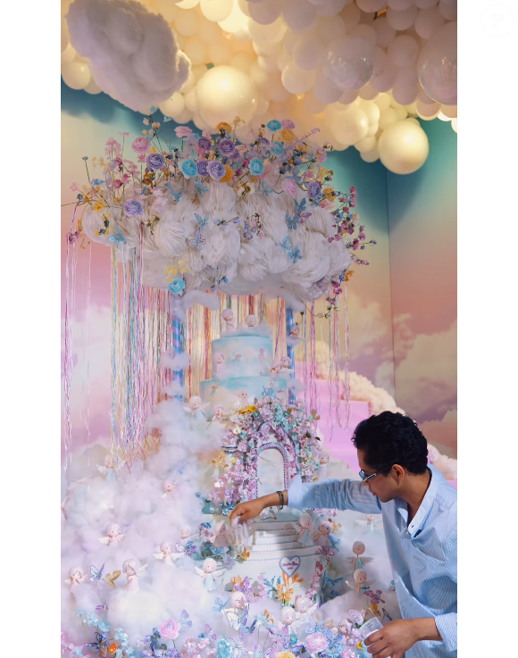 Festa de Maria Alice: bolo da filha de Virginia e Zé Felipe foi repleto de inúmeros detalhes luxuosos.