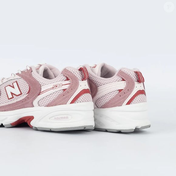 Com seu visual retrô, o New Balance 530 consolidou espaço na moda urbana e conquistou jovens e adultos apaixonados pelo streetwear