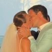 Casamento de Renata Kuerten e Beto Senna: apresentadora do 'Esquadrão da Moda' aposta em vestido de seda minimalista para cerimônia elegante. Veja fotos!