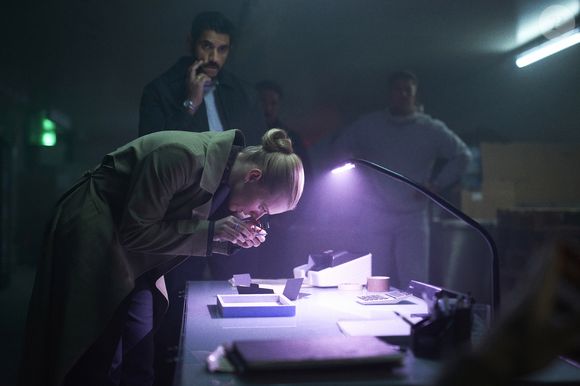 'A Agente' conta a história de Tea, uma mulher que se infiltra em uma rede criminosa de tráfico e lavagem de dinheiro