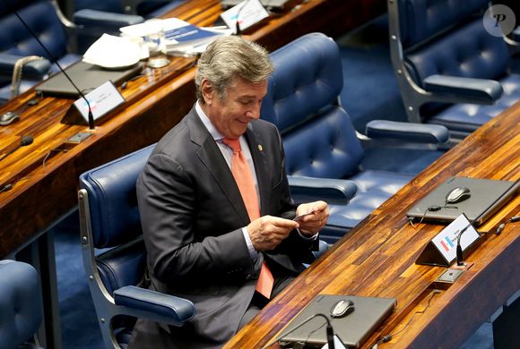 Fernando Collor de Mello é acusado de retirar ilegalmente R$ 6 milhões dos cofres da TV Gazeta de Alagoas, da qual é proprietário, para despesas pessoais