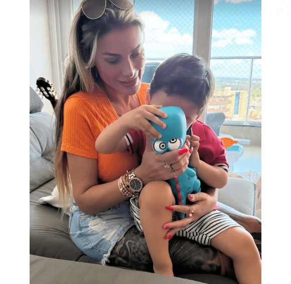 Andressa Urach também é mãe de um menino de 3 anos, cuja guarda permanece com o pai