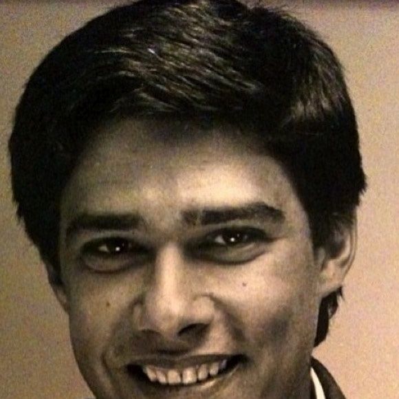 William Bonner já publicou fotos antigas em suas redes sociais e sempre brinca com sua aparência