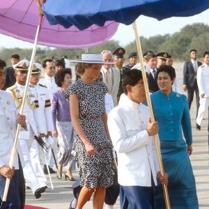 Favoritos de Lady Diana, os slingbacks bicolores combinam elegância, estabilidade e charme atemporal, atravessando décadas sem perder relevância