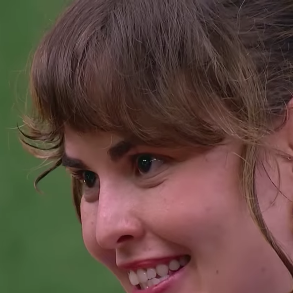No episódio de estreia, Carla dividiu opiniões ao fazer um elogio a Helena Rizzo e chamar a chef de 'tesão'