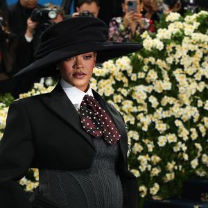 Rihanna mostra que gravidez e alta-costura podem — e devem — andar juntas em suas aparições no Met Gala