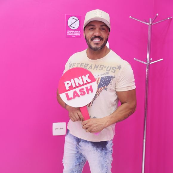 Novo sorriso de Belo radicalizou seu visual e o deixou muito mais jovem