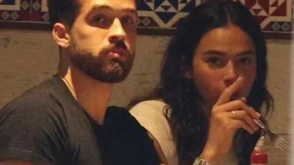Flagrados com o mesmo anel, Bruna Marquezine e João Guilherme levantam suspeitas de aliança de compromisso para selar a volta do namoro