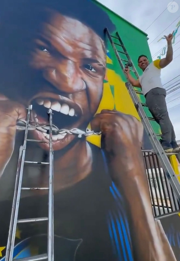 Mural de Vini Jr. decorado para a Copa do Mundo viralizou após Virgínia Fonseca ser apagada da pintura depois do término do casal