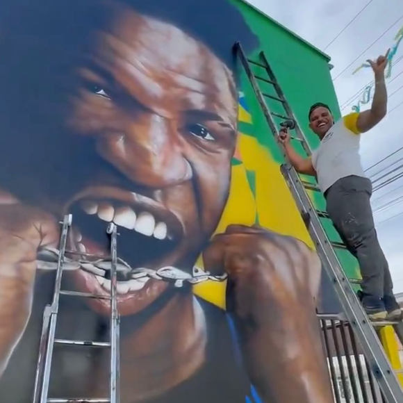 Mural de Vini Jr. decorado para a Copa do Mundo viralizou após Virgínia Fonseca ser apagada da pintura depois do término do casal