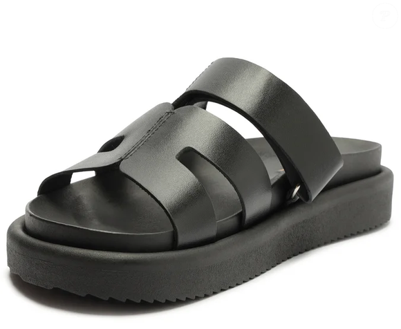 Vendida por R$ 209,90, a papete da Anacapri aposta no couro, no design clean e no conforto para quem busca um visual casual sofisticado