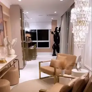 Zezé Di Camargo e a esposa, Graciele Lacerda, residem em um triplex luxuoso localizado em Alphaville, bairro queridinho de famosos milionários