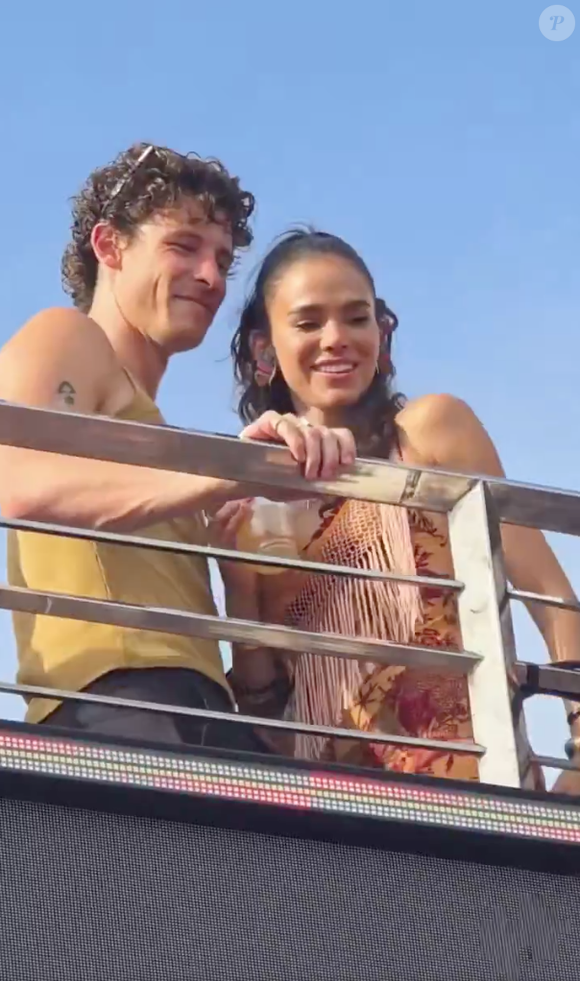 Shawn Mendes e Bruna Marquezine se divertiram no trio elétrico de Ivete Sangalo no Carnaval de Salvador