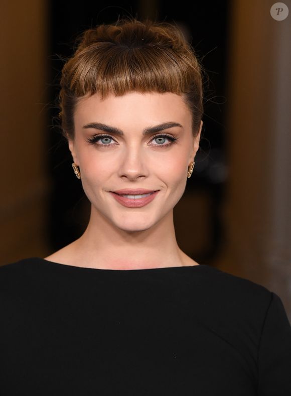 Cara Delevingne apostou na microfranja em 2024