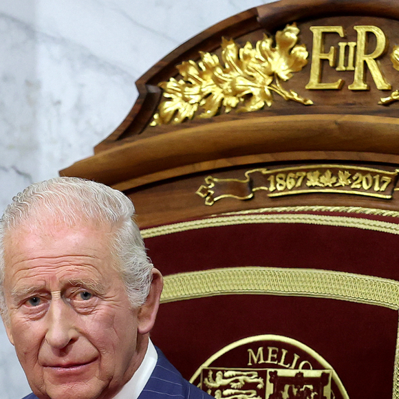 O encontro com o rei Charles III também teve momentos inusitados, como a entrega do sino de um submarino britânico da Segunda Guerra Mundial