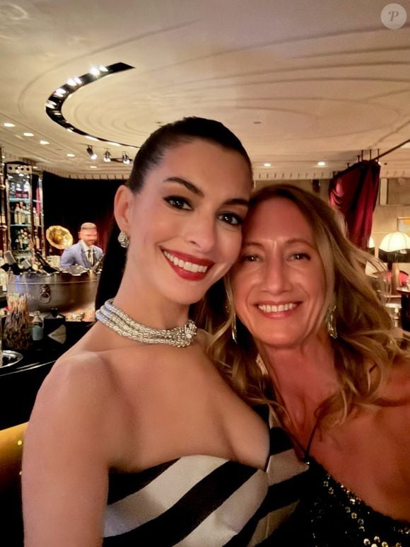 Aos 43 anos, Anne Hathaway treina com a profissional Monique Eastwood, que definiu um método especial para a atriz fazer sem academia