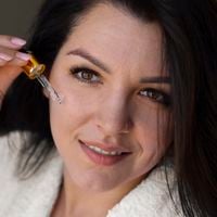 O guia definitivo sobre retinol: qual a porcentagem ideal para você, de acordo com a sua idade, e como incorporá-lo à sua rotina sem causar descamação da pele