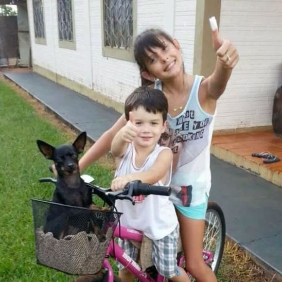 Ana Castela - na foto ainda criança - desabafou: 'Eu não pedi pra nascer assim não'