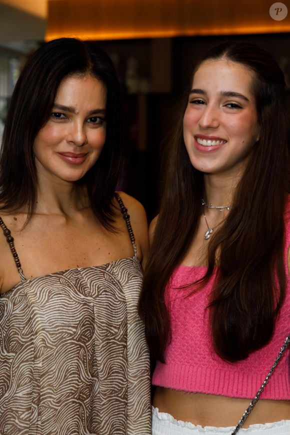 Vera Viel e a filha mais velha, Clara Faro, foram a evento de Páscoa em 13 de abril de 2025