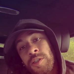 Neymar prestou duas homenagens após o acidente de helicóptero que matou Bruno Avelar e o cantor Rick