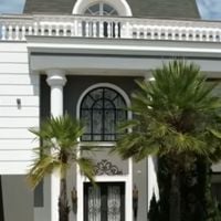 730m² (142m² só de suíte!), closet de 2 andares, TV junto à banheira e +: 18 fotos da mansão de luxo estilo americana do sertanejo Marcos, dupla de Belutti