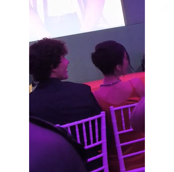 Shawn Mendes acompanhou Bruna Marquezine na première de ‘Amor da Minha Vida’, no Museu do Amanhã, e fez questão de prestigiar a atriz durante a noite de gala