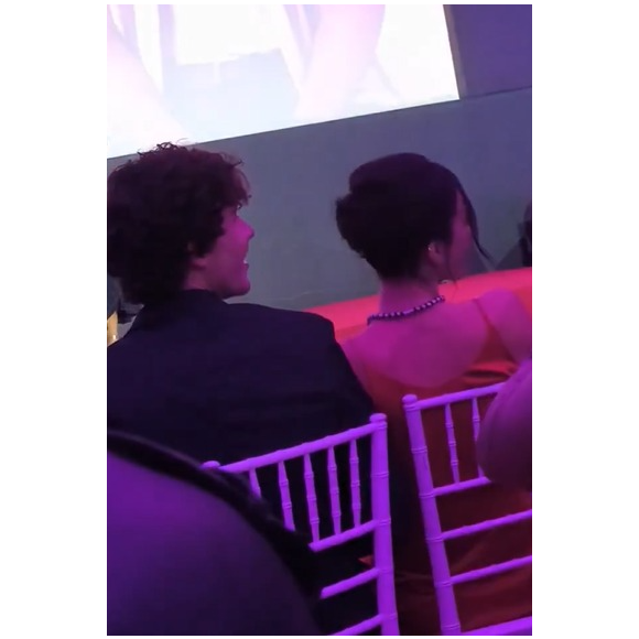 Shawn Mendes acompanhou Bruna Marquezine na première de ‘Amor da Minha Vida’, no Museu do Amanhã, e fez questão de prestigiar a atriz durante a noite de gala