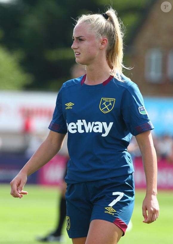 Alisha Lehmann é uma jogadora de futebol feminino da Suíça