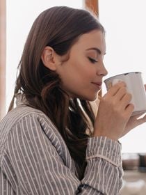 Do cappuccino ao latte: 4 perfumes da moda com aroma de café para ter uma Primav