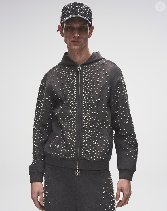 Moletom usado por Vini Jr. é vendido por US$ 395, cerca de R$ 2118,31