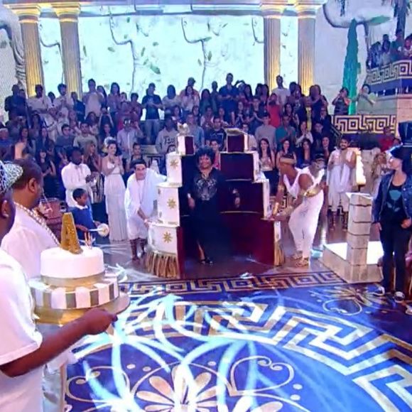 Pedro Scooby, DG e convidados prestigiam noite de comemoração a Arlindo, marcada por música, dança e declarações emocionadas