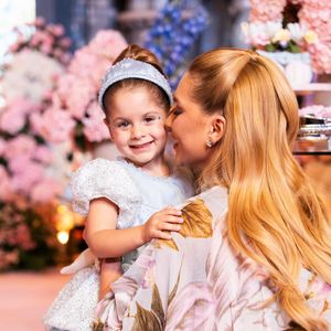 Festa de princesa: Maria Flor celebra 3 anos com um festão luxuoso em Goiânia inspirado no universo de Cinderela, repleto de detalhes