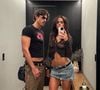 Bruna Marquezine usou uma blusa transparente e uma microssaia no evento