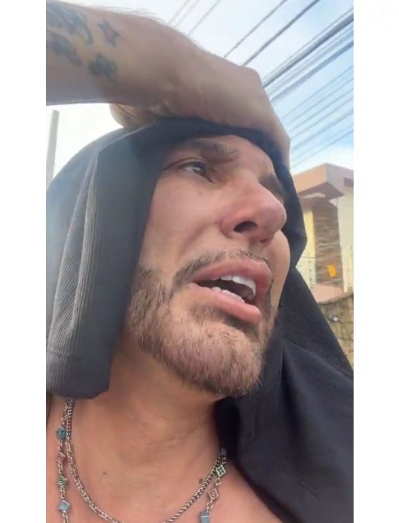 Pai de MC Gui conseguiu salvar macaco de estimação, mas relatou perda dos carros e de uma moto