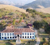 A famosa Fazenda Boa Vista, localizada em Bananal, no Vale do Paraíba, interior de São Paulo, serviu como um dos principais cenários da novela protagonizada por Debora Falabella, atriz que pode ser vista atualmente na reprise de 'Avenida Brasil' como Nina.