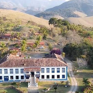 A famosa Fazenda Boa Vista, localizada em Bananal, no Vale do Paraíba, interior de São Paulo, serviu como um dos principais cenários da novela protagonizada por Debora Falabella, atriz que pode ser vista atualmente na reprise de 'Avenida Brasil' como Nina.