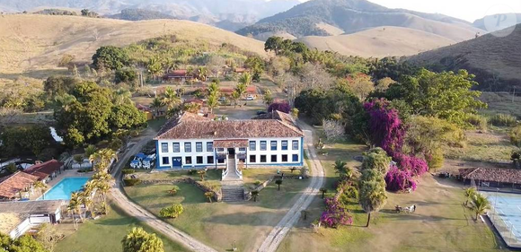A famosa Fazenda Boa Vista, localizada em Bananal, no Vale do Paraíba, interior de São Paulo, serviu como um dos principais cenários da novela protagonizada por Debora Falabella, atriz que pode ser vista atualmente na reprise de 'Avenida Brasil' como Nina.