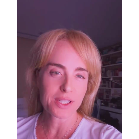 "Claro que estou assistindo ao Melhores do Ano do meu amor. Esse prêmio maravilhoso, com colegas maravilhosos também. De pijaminha porque eu gosto. Eu gosto de ver em casa, de pijaminha", disse Angélica